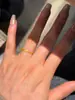 Livro Vermelho Tendência Penas Fitas Anel de Diamante Novo Estilo Tiktok Anel de Princesa Fugitiva com Diamante Torcido de Banda Larga para Mulheres