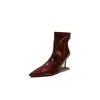 Botas Curtas Elegantes Moda Francesa Sexy Bico Fino Salto Agulha Estilo Novo Outono/Inverno 2026