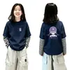 Camiseta infantil listrada de manga longa 2026 novo modelo de algodão puro top moderno e estiloso super fofa roupa de menina