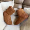 Versión de cuero suave 2026 nicho feo-lindo verde de moda botas de algodón personalizadas para mujer, cuero gamuzado, que aumentan la altura, forradas de felpa, botas de nieve estilo Birkenstock