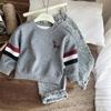 Conjunto de Moletom para Meninos Primavera e Outono 2025 Novo Estilo Infantil Roupas de Bebê Primavera e Outono Jeans Conjunto de Duas Peças