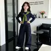 Conjunto de otoño para niña 2026 nuevo elegante top tipo chal de alta gama para niños y pantalones de trabajo de primavera/otoño conjunto de dos piezas