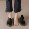 Mocassins Casuais Confortáveis Diários para Mulheres Nova Coleção Primavera e Verão 2026 Bico Redondo Confortáveis Versáteis Slip-On Sapatos de Couro para Mulheres