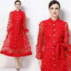 Foto Real de un Vestido Romántico Estilo Francés con Bordado Floral Tridimensional, Cuello Alto, Mangas Largas, Ceñido a la Cintura, Elegante Vestido de Corte A que Alarga la Figura