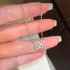Collar de Plata de Ley S925 Trébol de Cuatro Hojas Full Diamante para Mujer Estilo Japonés Sentido de Alta Gama Diseño de Nicho Cadena para Clavícula Artículo Popular del Pequeño Libro Rojo