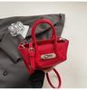 Bolsa de Mão para Deslocamento de Design de Nicho Primavera 2025 Textura de Alta Qualidade Bolsa Balde Transversal de Ombro Único Bolsa Kelly Feminina