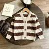 Suéter cárdigan para niño con patrón de rombos a rayas, abrigo clásico para niño, tejido estilo coreano para niños pequeños, nueva colección Otoño/Invierno 2026