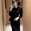 Nova Camisa Base de Veludo Alemão Estilo Outono e Inverno, Elegante Camisa Feminina de Manga Longa, Corte Justo, Ajuste na Cintura, Top Feminino com Design Único