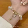 Pensamientos Cálidos de Niña Colgante Cruzado Retro Estilo Francés Pulsera de Perlas, Diseño de Nicho, Estilo Lujo Ligero, Pulsera Elegante