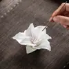 Adorno chino tradicional estilo Zen de pétalo de lirio tallado a mano en cerámica, portaincienso de alta gama para decoración del hogar con base y difusor de aroma