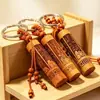 Venta al por mayor de fábrica artesanía de talla en madera melocotón azufaifo los cuatro caballeros llavero ciruelo orquídea bambú crisantemo colgante para llaves