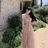 Vestido de foto rosa súper de cuento de hadas, estilo vacacional, vestido largo etéreo con cuello halter, entallado en la cintura, ajustado, vestido largo que realza la figura