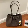 Moda retro transfronteiriça, bolsa tote minimalista para o dia a dia, design de nicho, alta qualidade, casual, estilosa e leve, bolsa de ombro/bolsa de axila