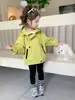 Chaqueta de Otoño para Niñas 2025 Nuevo Cortavientos Infantil Tres Pruebas Elegante Superior Moda Bebé Primavera y Otoño Gabardina de Moda Tendencia