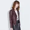 Chaqueta de Cuero Roja Vino para Mujer de Cuello Grande para Primavera y Otoño, Chaqueta Biker Corta con Cremallera Diagonal Metálica, Top Versátil Vintage