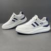 Sapatos brancos de couro respirável estilo Hong Kong 2024 Sapatos da moda masculinos Tênis casuais para todos os jogos Tênis de nicho de sola grossa masculino