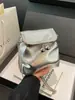 Bolsa Transversal Simples de Couro Macio de Alto Acabamento Nova Moda Primavera/Verão 2026 Bolsa de Ombro Leve Bolsa Quadrada Pequena Estilosa Mini