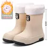 Nuevas Botas de Lluvia Impermeables 2025 para Mujer, Ropa Exterior de Moda, Botas de Lluvia Cortas Cálidas, Zapatos de Agua de Suela Gruesa de Celebridad de Internet, Zapatos de Goma de Suela Suave