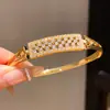 Pulseira com Fivela de Encaixe em Forma de Cobra Banhada a Ouro Real 18K Moda Retrô Pulseira Elegante Luxo Acessível Joias de Alta Qualidade para Mulheres