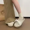 Tamancos de Bico Redondo com Solado Grosso, Sandálias Femininas Brancas Estilo Birkenstock para Uso Externo, Meio-Chinelos com Laço, Sapatos Florais Femininos Estilo Floresta
