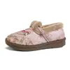Sapatos de algodão bordados estilo chinês para mulheres de meia-idade e idosas com acabamento de pelúcia na abertura, sapatos de tecido macios e resistentes ao desgaste, sapatos quentes de inverno para mulheres, fornecimento