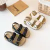 Sandalias para Niñas 2026 Verano Nuevo Estilo Zapatos Birkenstock para Niños Sandalias de Punta Abierta para Niñas Moda para Bebés Zapatos de Playa Antideslizantes