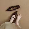 Novedad Primavera/Otoño 2026 Puntiagudos Remaches de Estrella Completa Correa Única Mary Jane Planos para Mujer Uso Bidireccional Suela Suave Zapatos de Moda