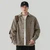 Camisa xadrez de manga longa para homens, nova tendência primavera e outono 2026, camisa com gola de lapela, jaqueta versátil casual vintage
