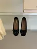 Zapatos Mary Jane para mujer con lazo francés y punta cuadrada, con diseño interior que aumenta la altura, nueva colección otoño 2026