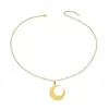 Collar con colgante de luna creciente tallado exquisitamente transfronterizo europeo y americano, accesorio para el día a día, collar de acero de titanio, directo del fabricante