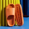 Zapatillas cómodas para casa para mujer, zapatillas antideslizantes para baño para parejas, zapatillas de casa de suela gruesa para hombre, adecuadas para usar en exteriores en verano