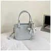 Bolsa Pequeña Cuadrada de Mano Nueva Tendencia Súper Popular Verano 2026, Bolso de Hombro Cruzado Texturizado Estilo Coreano de Nicho, Moderno y Versátil