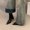 Botas de Cano Curto Apontadas com Salto Alto Estilo Francês First Encounter Sazonais para Mulheres, Botas Martin Marrons Outono/Inverno 2026, Botas Curtas de Caimento Justo