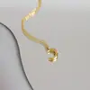 Collar retro de lujo ligero de luna tridimensional de acero de titanio para mujer, cadena para la clavícula de oro de 18 quilates, nuevo, simple, versátil, de alta calidad