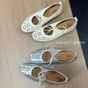 Sapatos Baixos de Couro Retrô para Mulheres 2026 Verão Novo com Cadarço Vazado Mary Jane Respirável Versátil Sapatos de Vovó