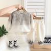Ropa Infantil de Moda al por Mayor 2025 Ropa de Bebé Elegante Nueva Ropa de Bebé de Moda Conjunto de Dos Piezas con Collar de Letra para Primavera y Otoño