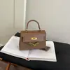 Bolsa Kelly de mão de nicho transfronteiriça de alta qualidade feminina 2026 novo estilo bolsa de ombro única da moda bolsa transversal casual para o dia a dia feminina