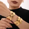 Pulseira Aberta Borboleta Exagerada de Luxo Leve Europeia e Americana Transfronteiriça Pulseira Elegante de Aço Inoxidável Banhado a Ouro 18K para Mulheres
