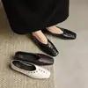 Zapatos de Salón Individuales Metálicos Tachonados Retro de Nicho, Estilo Nuevo, Corte en V Adelgazante, Tacón Grueso de 3 cm, Boca Baja, Zapatos de Moda de Piel de Oveja de Primera Capa