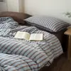 Juego de ropa de cama de estilo nórdico a rayas, de alta densidad, de terciopelo de leche, con bordes festoneados, disponible en juego de cuatro piezas o tres piezas de franela.