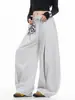 Pantalones Deportivos Casuales Oreeta de Estilo Americano Minimalista con Dobladillo Curvo para Hombres y Mujeres con Colgante de Felpa de Dibujos Animados, Pierna Ancha Holgada