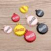 Accesorios de joyería personalizados DIY aleación de oro K colgante pequeño accesorios colgantes para pulsera tapa de botella de cola colgante