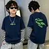 Camiseta infantil para niños, patchwork a rayas de manga larga, nuevo estilo otoño 2026, algodón puro para niños, top falso de dos piezas para niños medianos y grandes