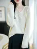 Top de punto para mujer de cuello en V para principios de otoño con delicado diseño calado, ligero y transpirable, favorecedor para el cuello, de manga larga, como capa base.