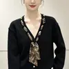 Cardigan de Punto Nuevo Estilo Otoño e Invierno 2026 con Cuello de Bufanda de Seda para Atar, Suéter Abrigo de Manga Larga Holgado que Reduce la Edad para Mujer, Tendencia