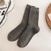 Meias Masculinas de Algodão de Comprimento Médio para Primavera e Outono, Estilo Cavalheiro de Negócios, Costela Larga, Versátil, Cor Sólida, Antiodor, Antibacteriana, Listradas, Esportivo Retrô