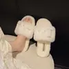 Perezosos 2026 Moda Zapatillas de Algodón Estilo Coreano Nuevas para Otoño/Invierno con Metal Decorado Versátiles de Una Tira Peludas para Mujer
