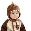 Gorro para bebé, diseño de dinosaurio de dibujos animados para otoño e invierno, gorro tejido grueso y cálido para niños, con protección para las orejas, adecuado para niñas, y diseñado como un gorro con capucha para mantener a los bebés abrigados en climas fríos