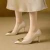 Salto alto luxo leve toque de alta qualidade não cansa os pés boca rasa preto primavera e outono bico fino quadrado fivela sapatos de trabalho sapatos de salto único sapatos femininos
