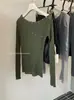 Suéter de Punto Estilo Coreano Otoño Y.JIA con Patrón Trenzado, Versátil, Ajustado, Diseño de Botones, Hombros Descubiertos, Manga Larga 585
